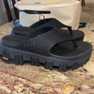 P448 x Vibram Bondi platform flipflop new with dry bag case